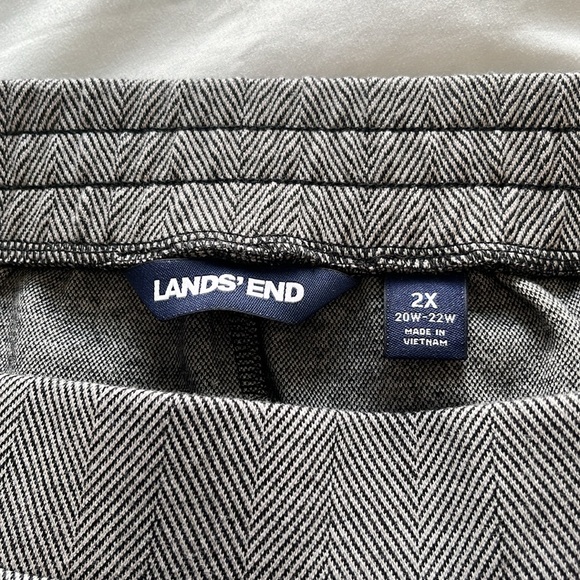 Lands’ End Plus Size Grey Houndstooth Skirt - Picture 3 of 4